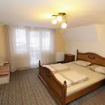 Bed & Breakfast затишний 