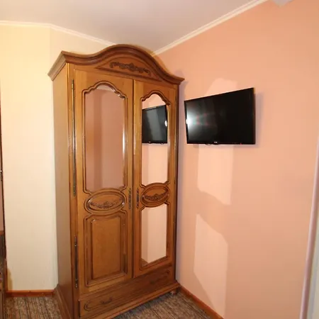затишний 